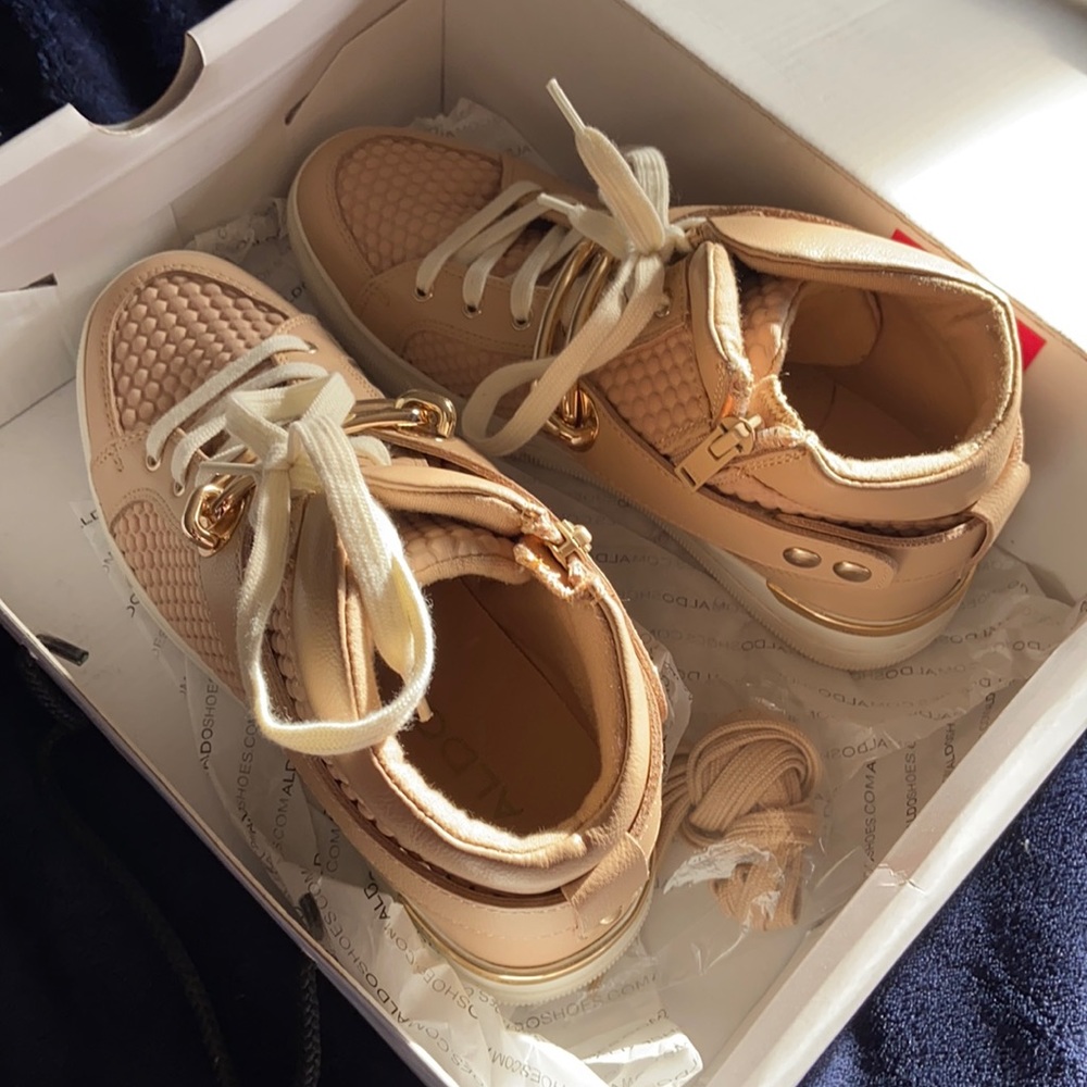 Also shoes